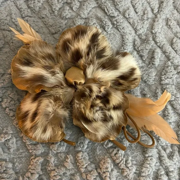 Custom Fur Animal Print corsage 7” X 8” - Picture 2 of 2